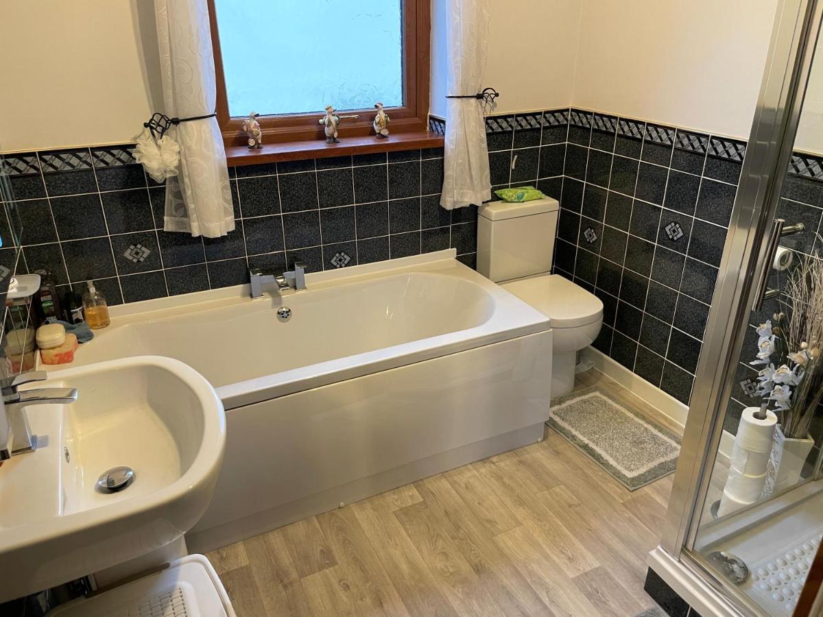 Dyffryn Taf - Spacious 3 Bedroom Bungalow Close To Amenities Сент-Клирс Экстерьер фото