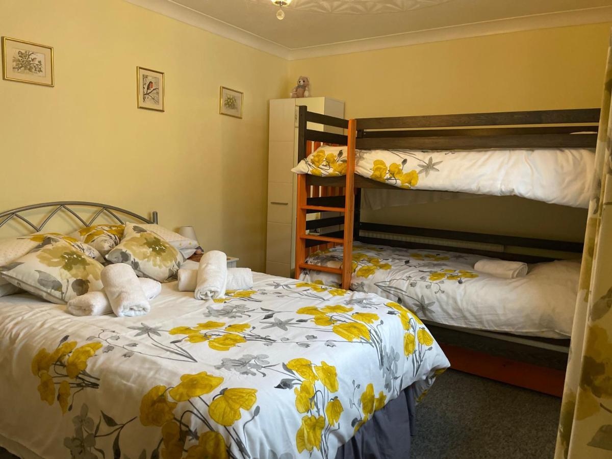 Dyffryn Taf - Spacious 3 Bedroom Bungalow Close To Amenities Сент-Клирс Экстерьер фото